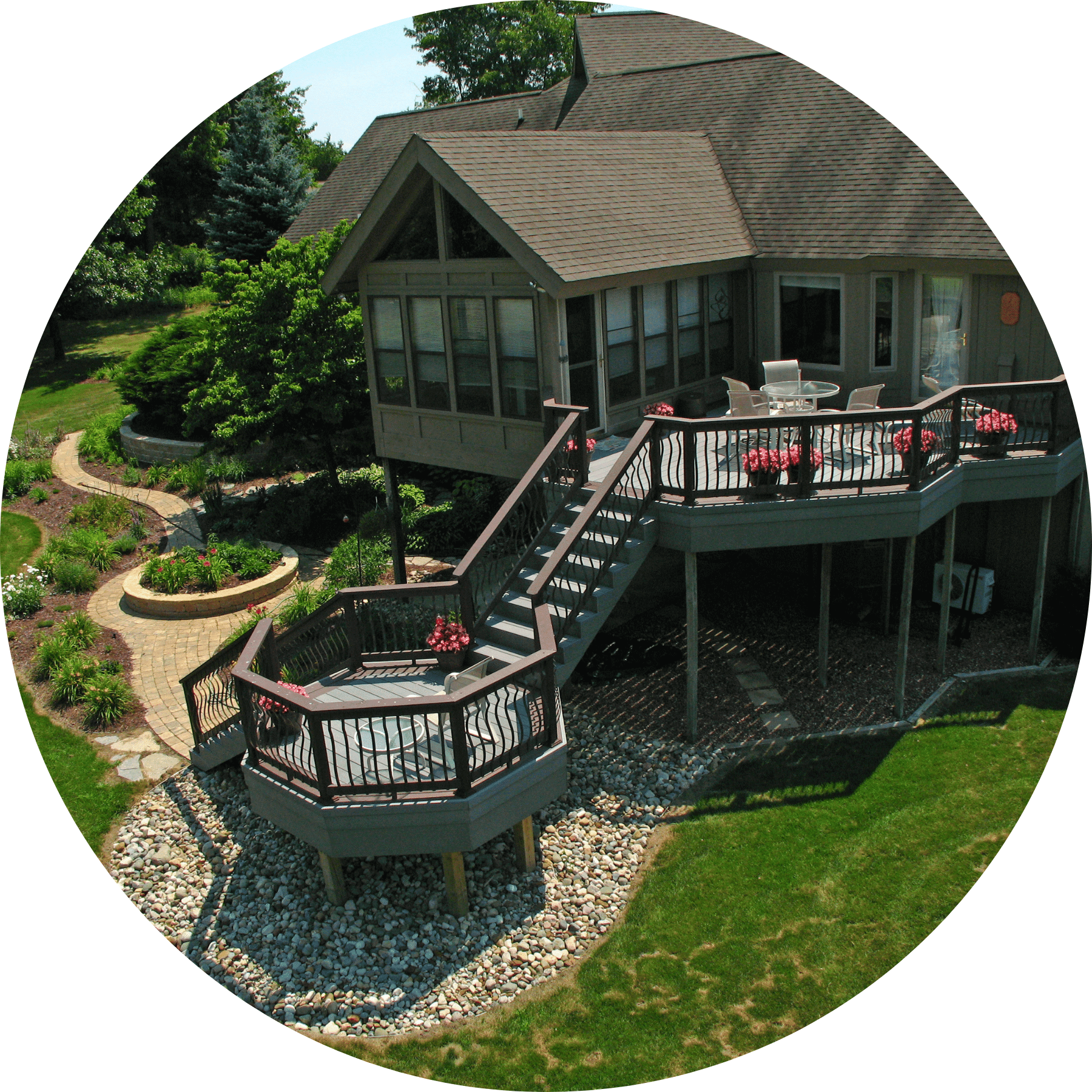 Composite-Deck-2-Tier_2024-05-30_DeckBuilderBenefits_Website