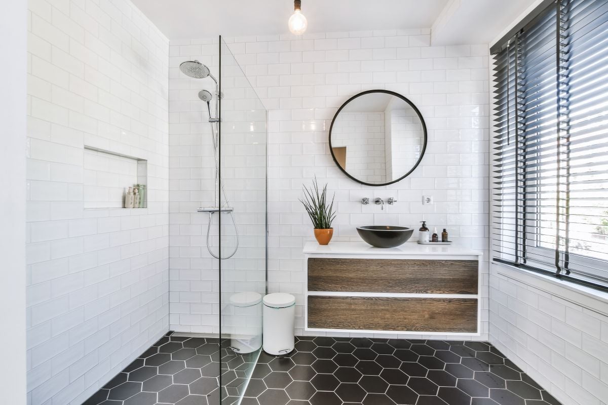 HandicapBathroomRemodeling_Website-02