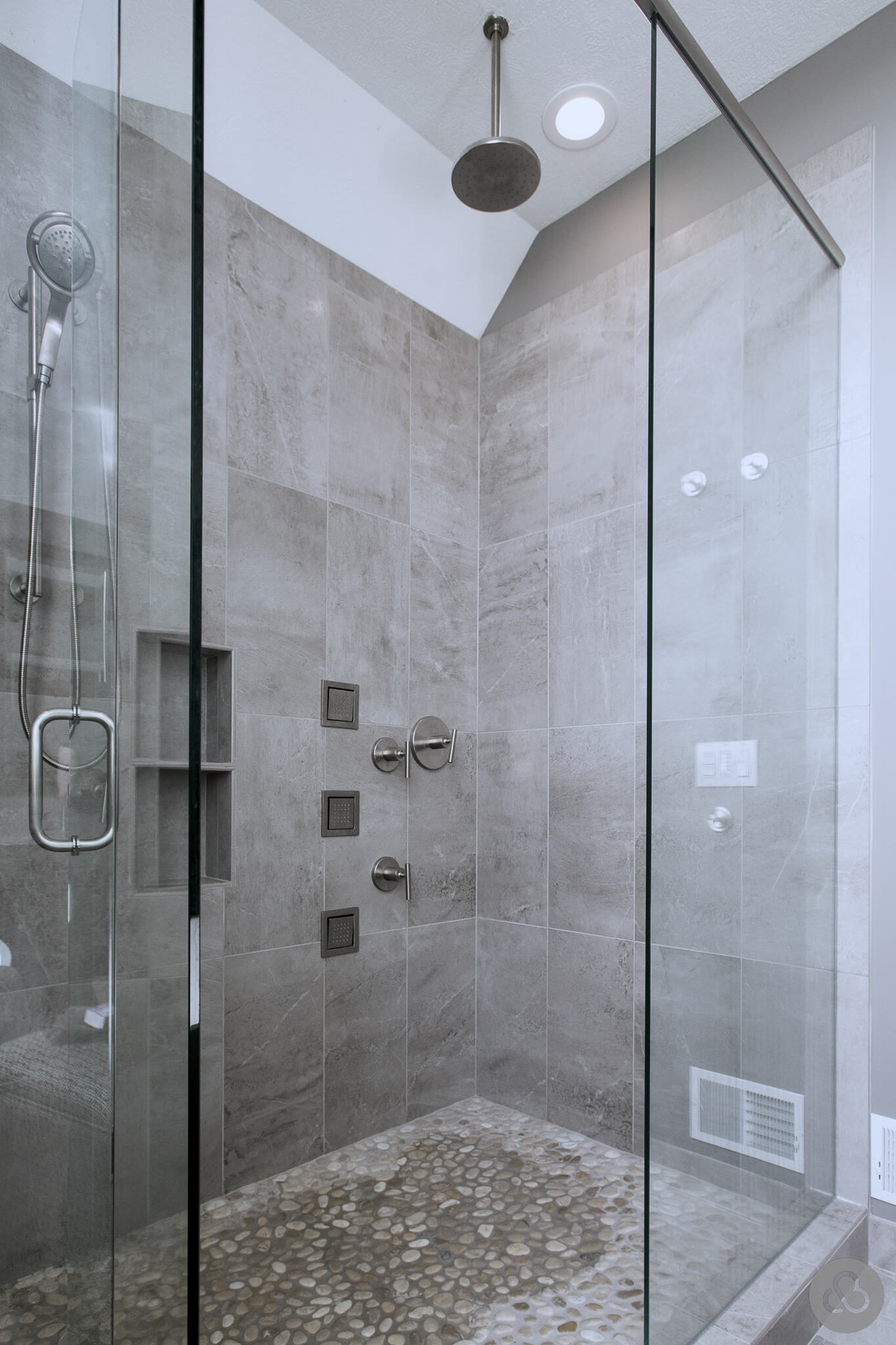 McClanahan-Bathroom_2023-09-15-LandingPage-08