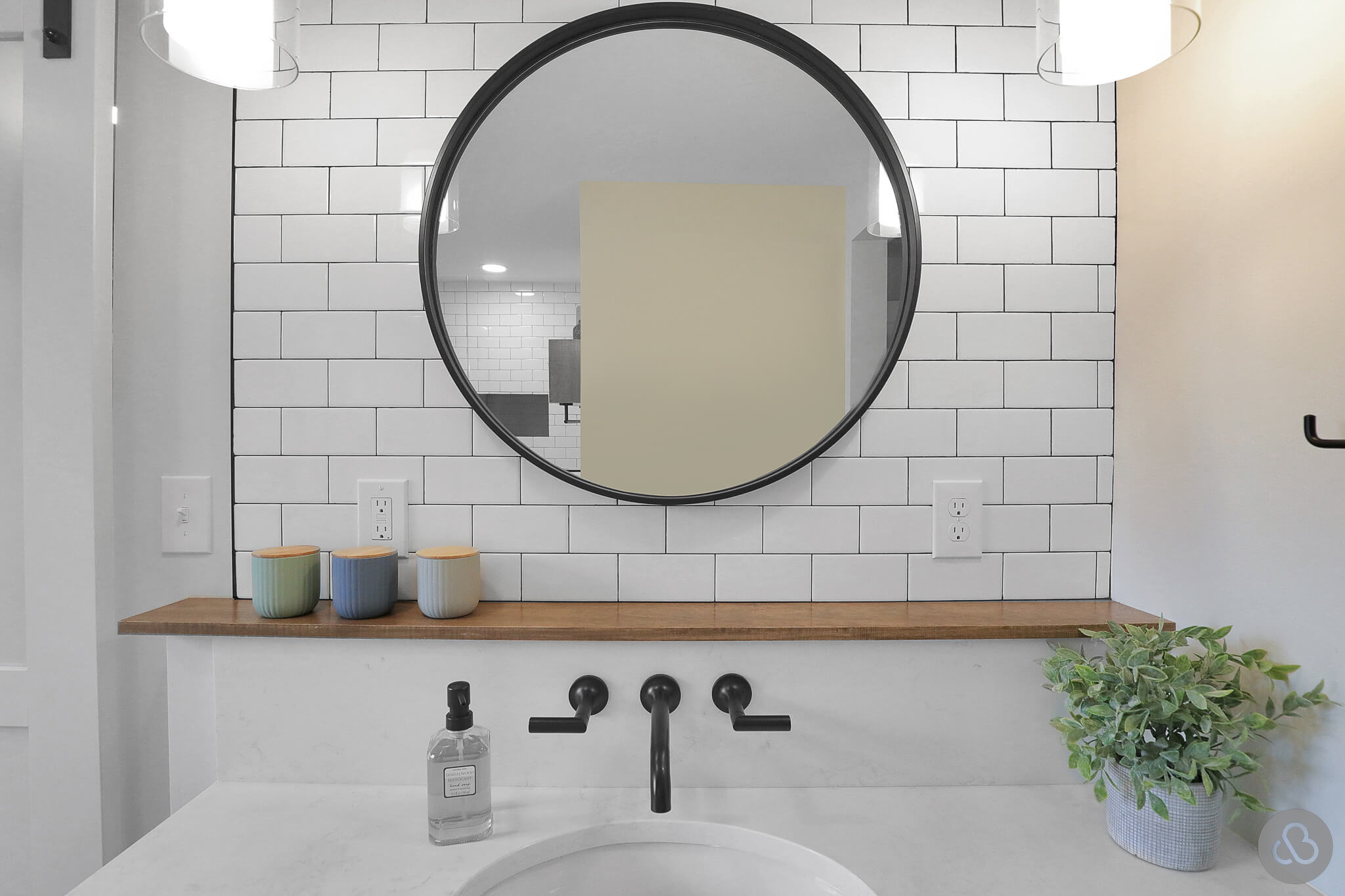 Roland-Bathroom_2023-09-15-LandingPage-07