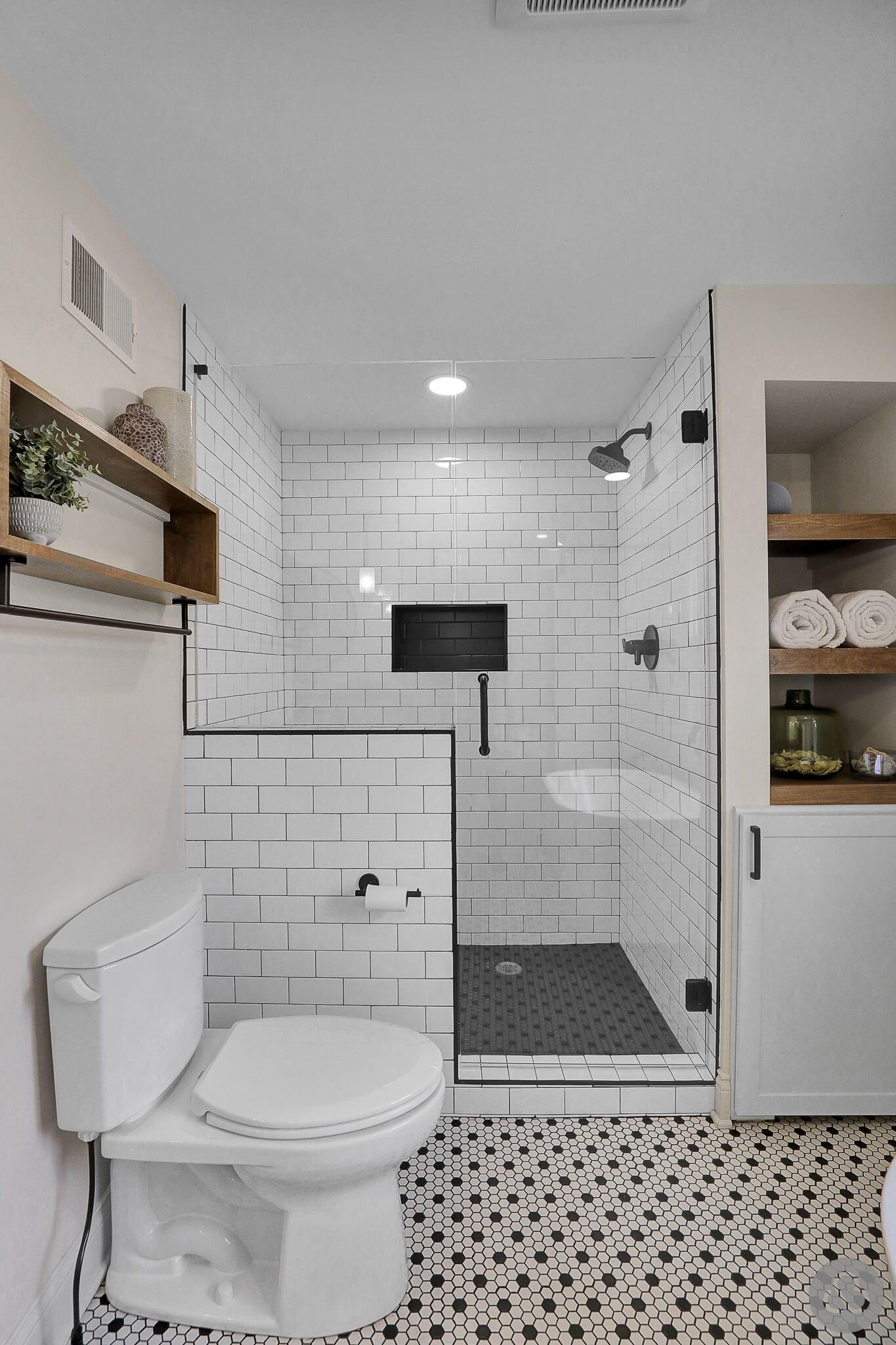 Roland-Bathroom_2023-09-15-LandingPage-11