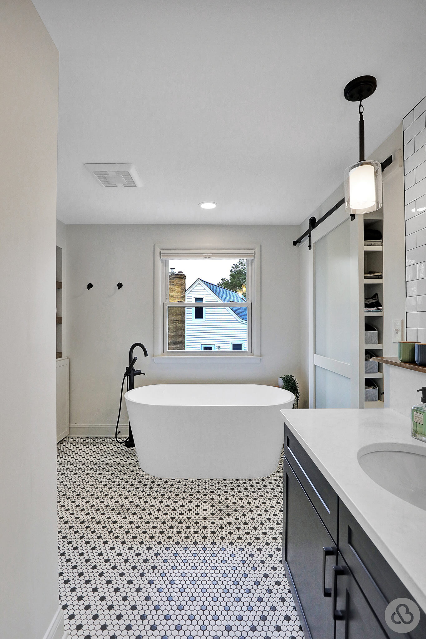 Roland-Bathroom_2023-09-15-LandingPage-16