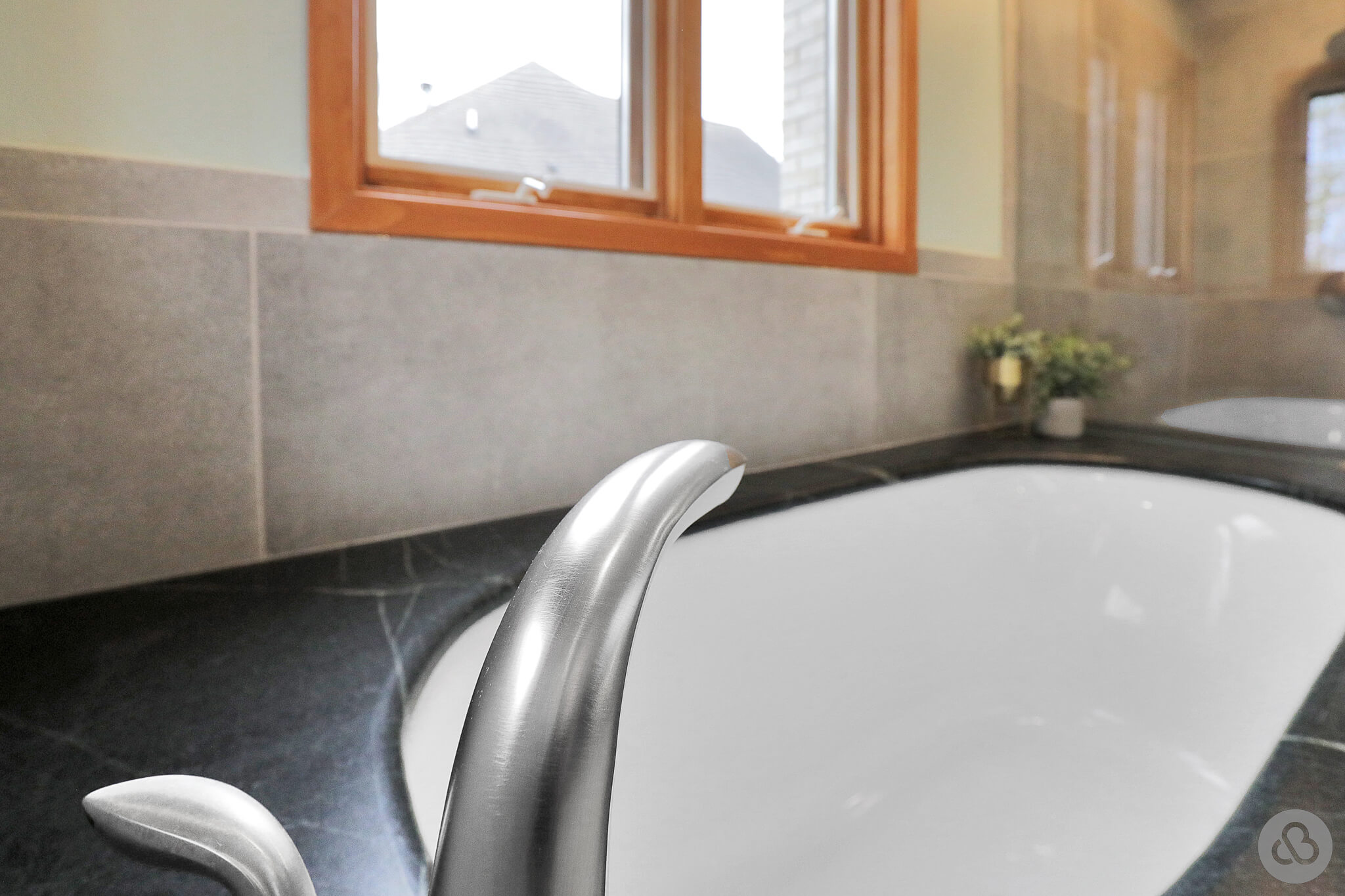 Voit-Bathroom_2023-09-15-LandingPage-03