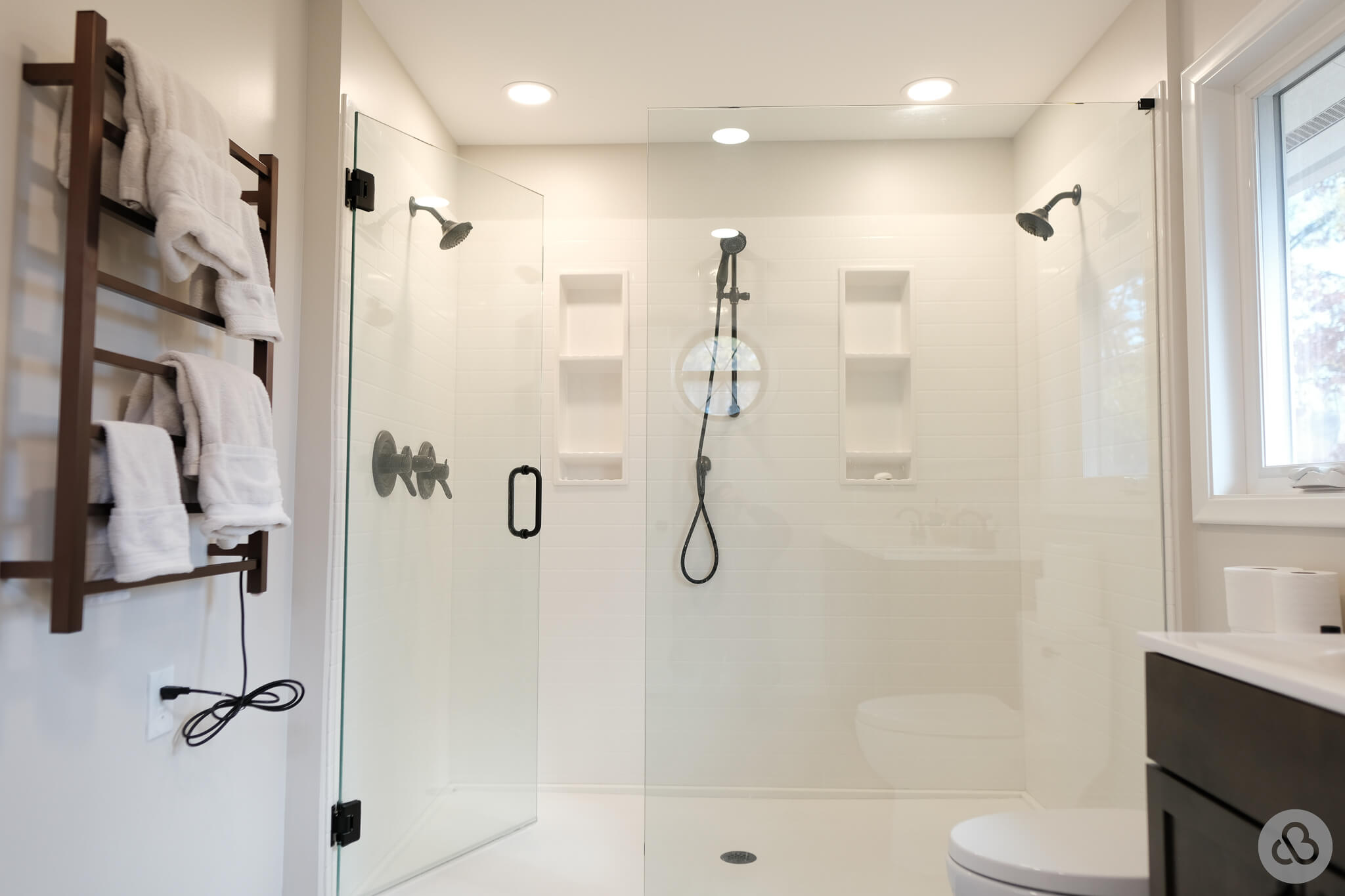 Couch-Bathroom_2023-09-15-LandingPage-12