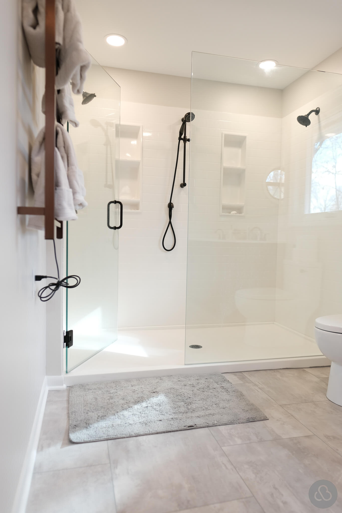 Couch-Bathroom_2023-09-15-LandingPage-17