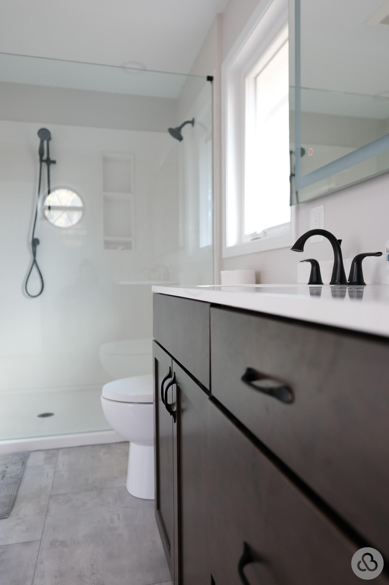 Couch-Bathroom_2023-09-15-LandingPage-21