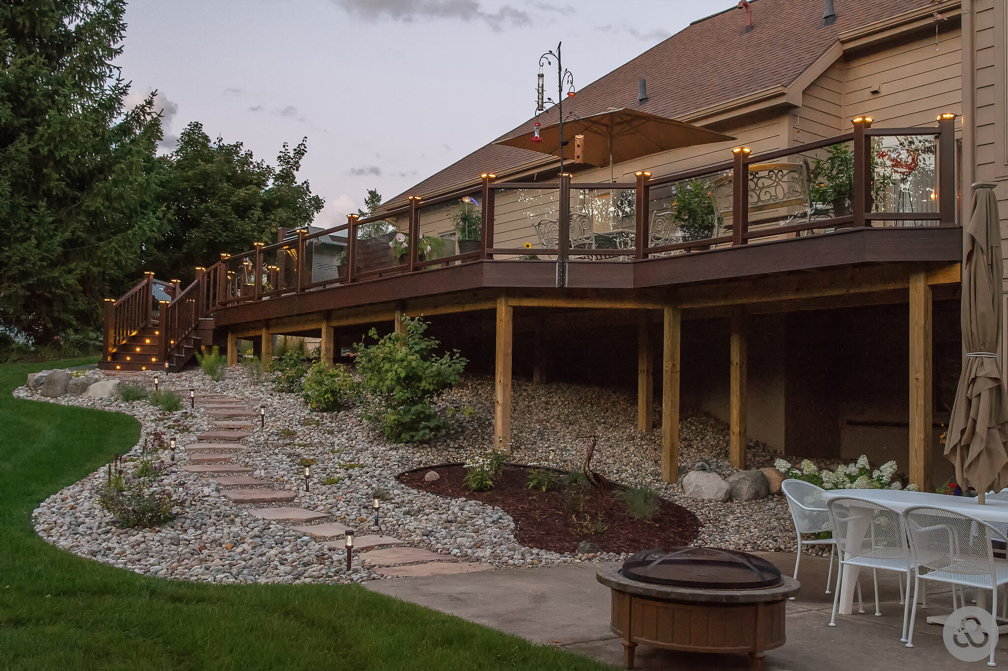 Composite-Glass-Railings-Deck_2023-09-15-LandingPage-04