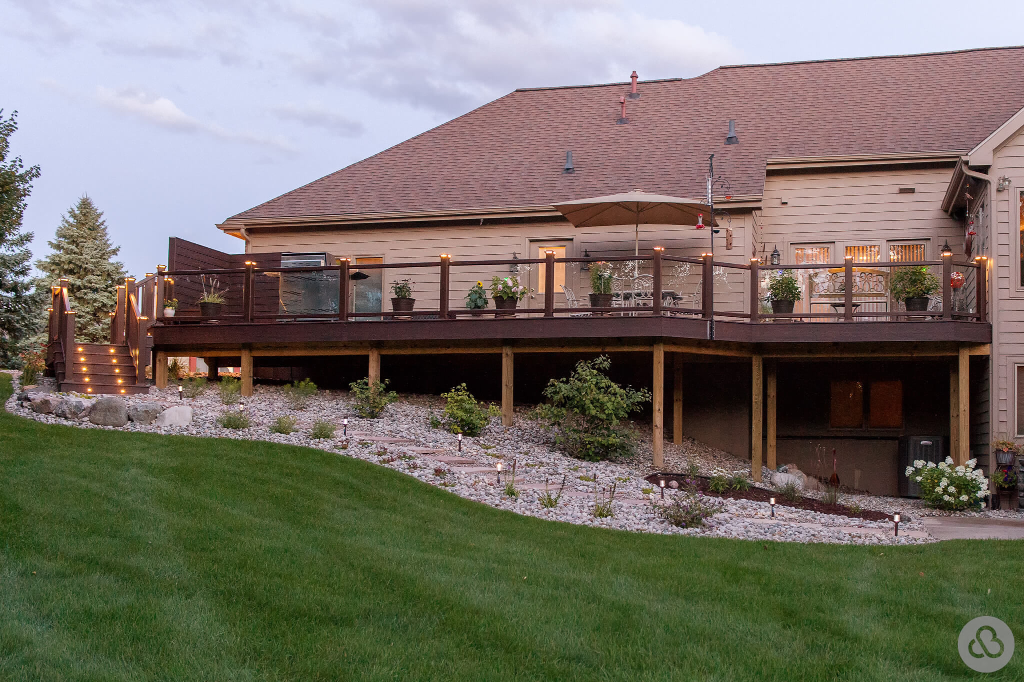 Composite-Glass-Railings-Deck_2023-09-15-LandingPage-05