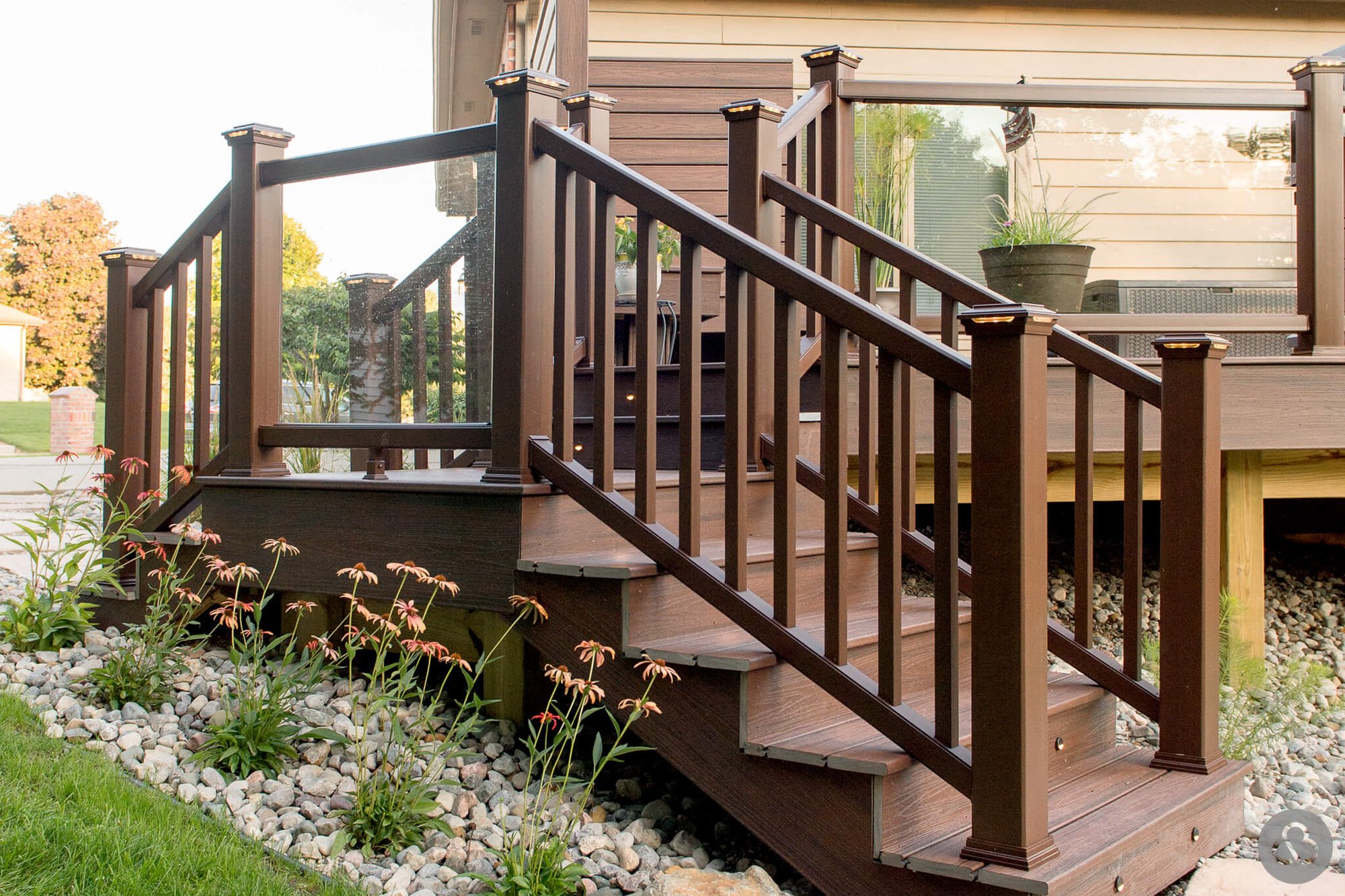 Composite-Glass-Railings-Deck_2023-09-15-LandingPage-10