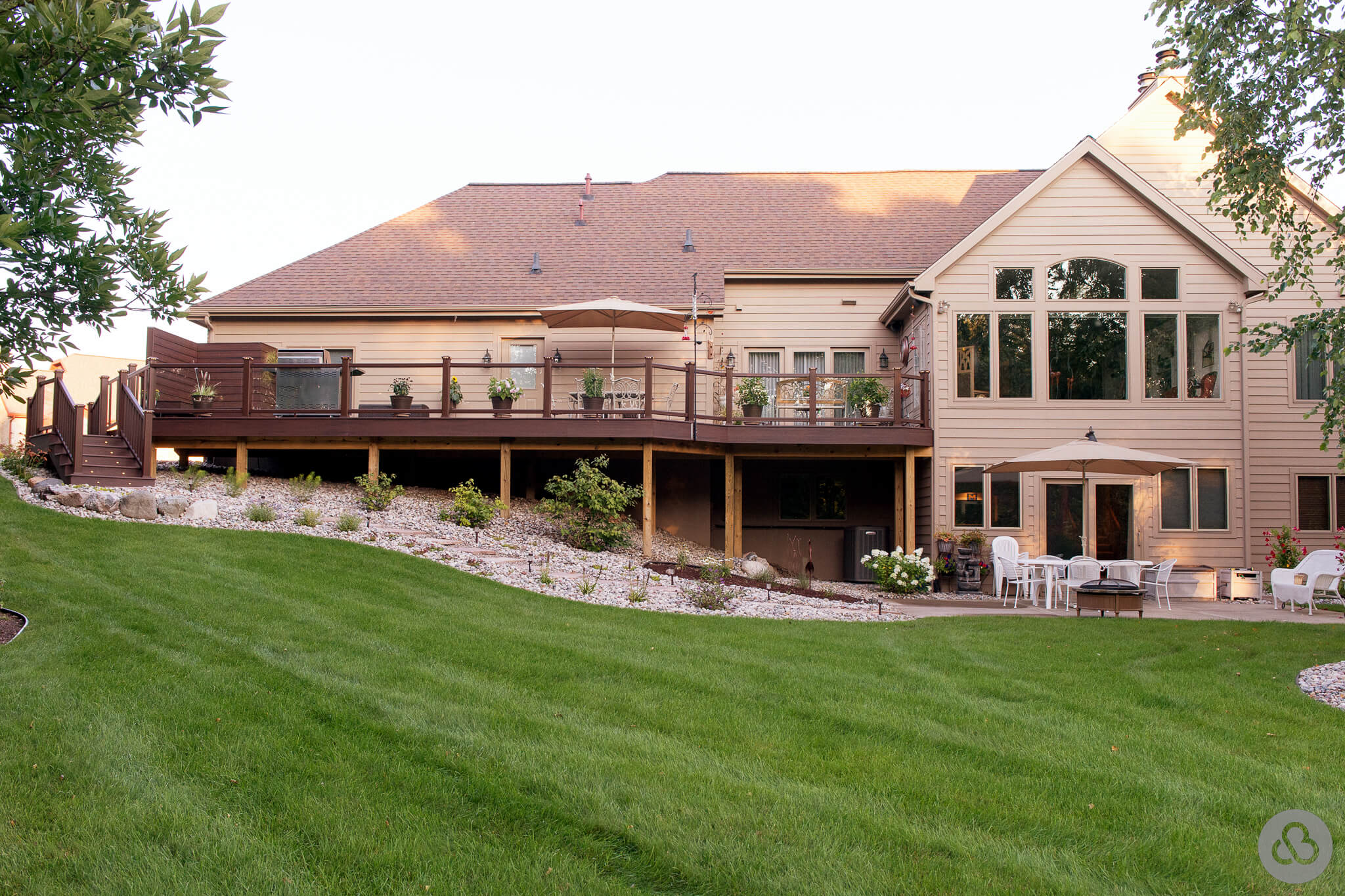 Composite-Glass-Railings-Deck_2023-09-15-LandingPage-11
