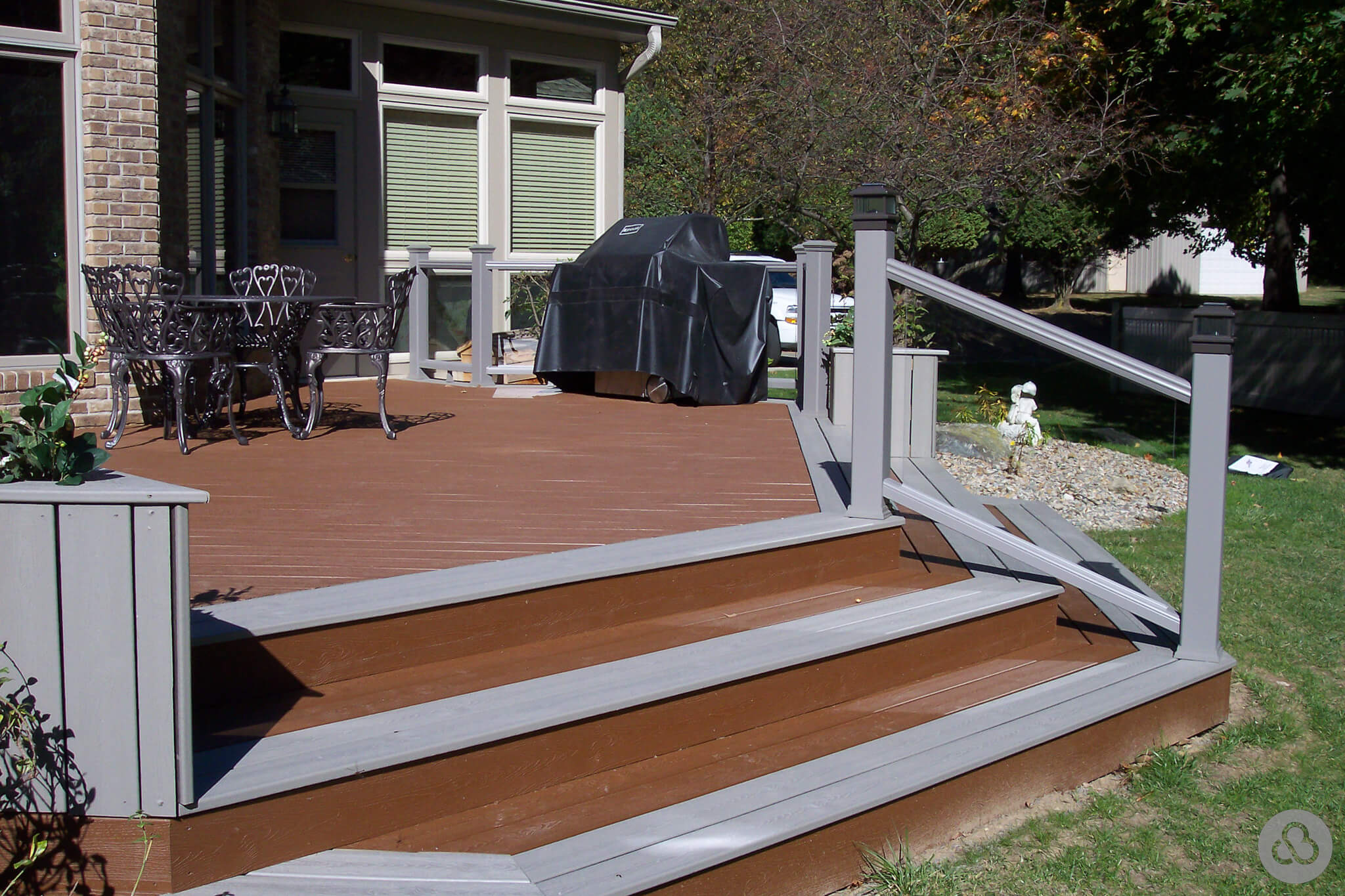 Composite-Glass-Rail-Deck_2023-09-15-LandingPage-04