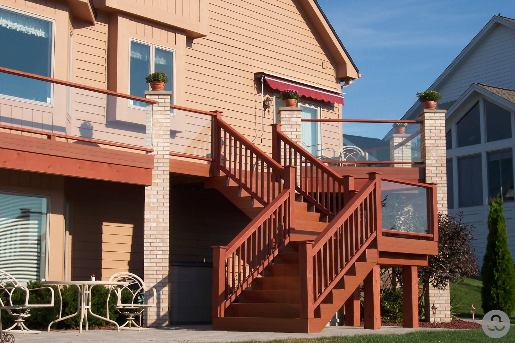 Wood-Glass-Railing-Deck_2023-09-15-LandingPage-02