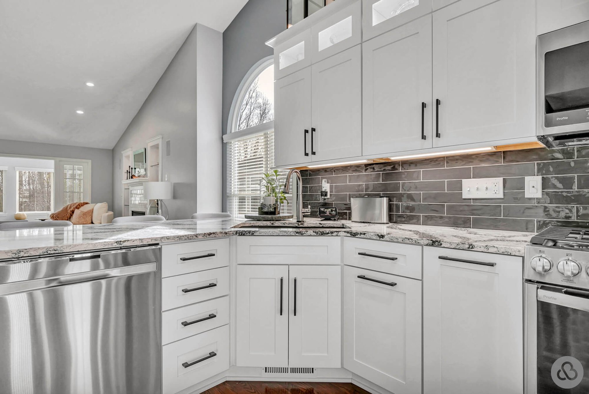 Doyle-Kitchen_2023-09-15-LandingPage-11